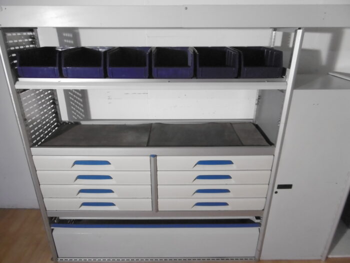 FES BERLIN gebrauchte SORTIMO Fahrzeugeinrichtung GLOBELYST Regal Crafter Iveco - Image 3