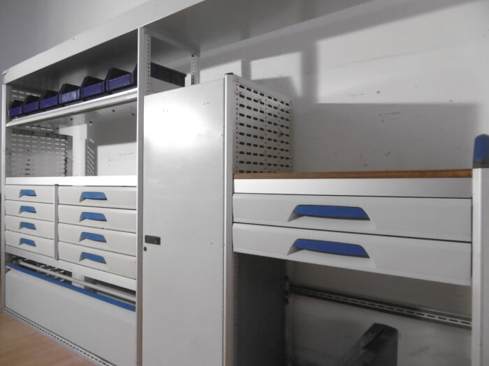 FES BERLIN gebrauchte SORTIMO Fahrzeugeinrichtung GLOBELYST Regal Crafter Iveco - Image 7