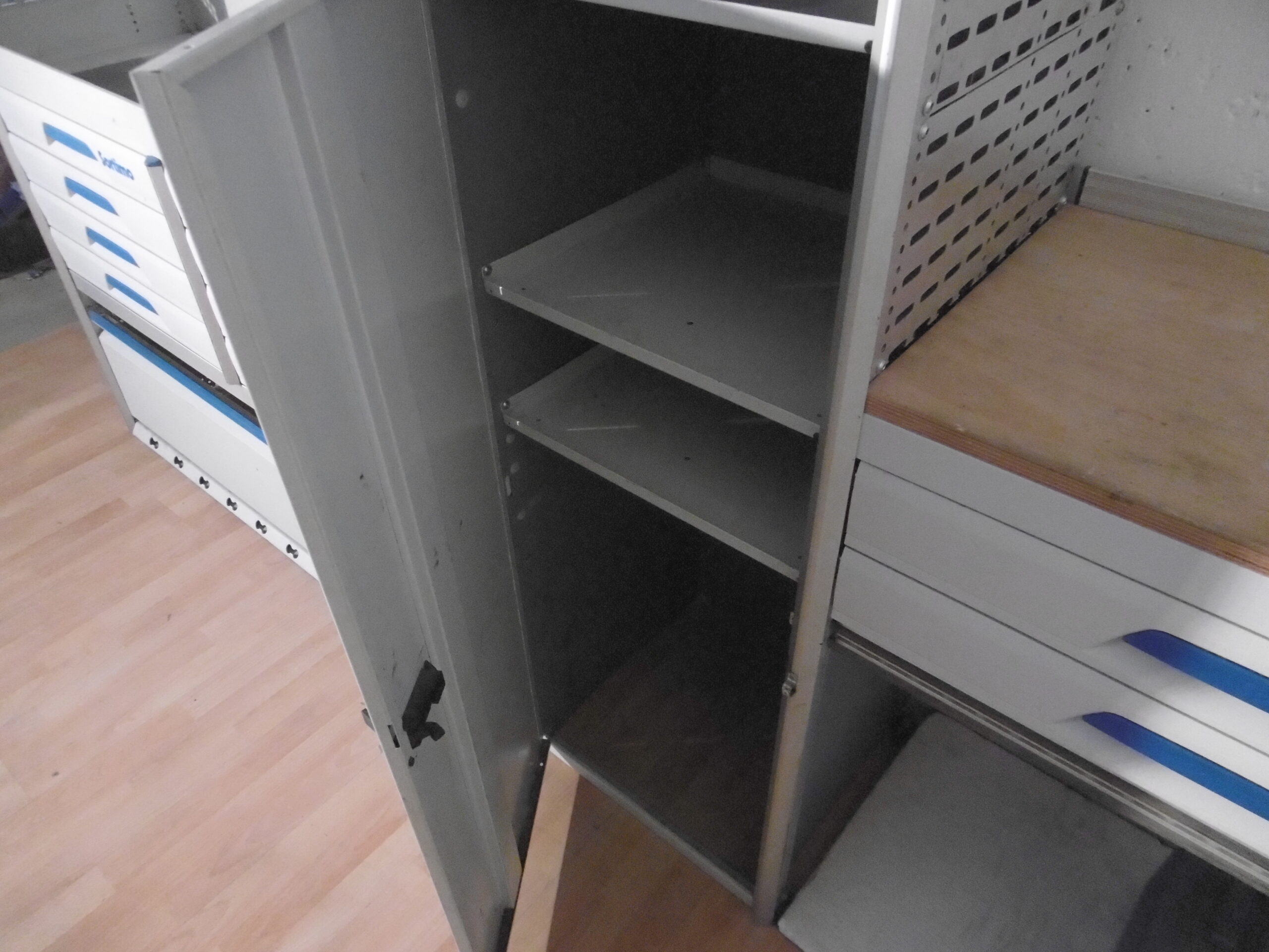 FES BERLIN gebrauchte SORTIMO Fahrzeugeinrichtung GLOBELYST Regal Crafter Iveco Sprinter – Bild 7
