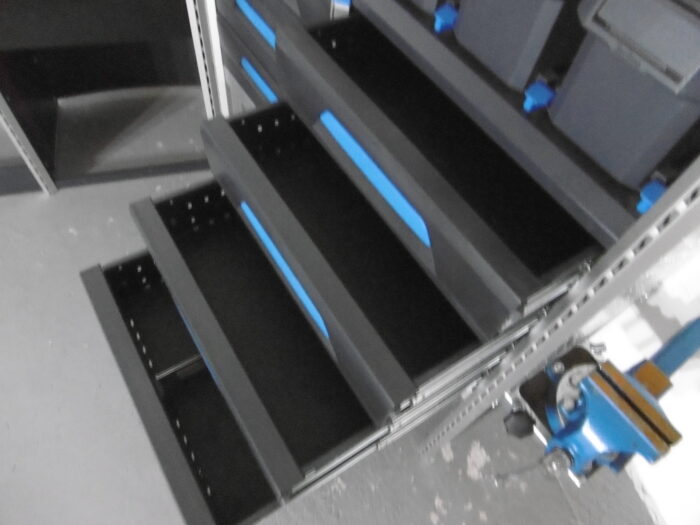 FES GmbH SORTIMO gebrauchte Fahrzeugeinrichtung Van Regal T6 Custom Trafic Vito Regalsystem Schraubstock VW Transporter Berlin – Bild 10