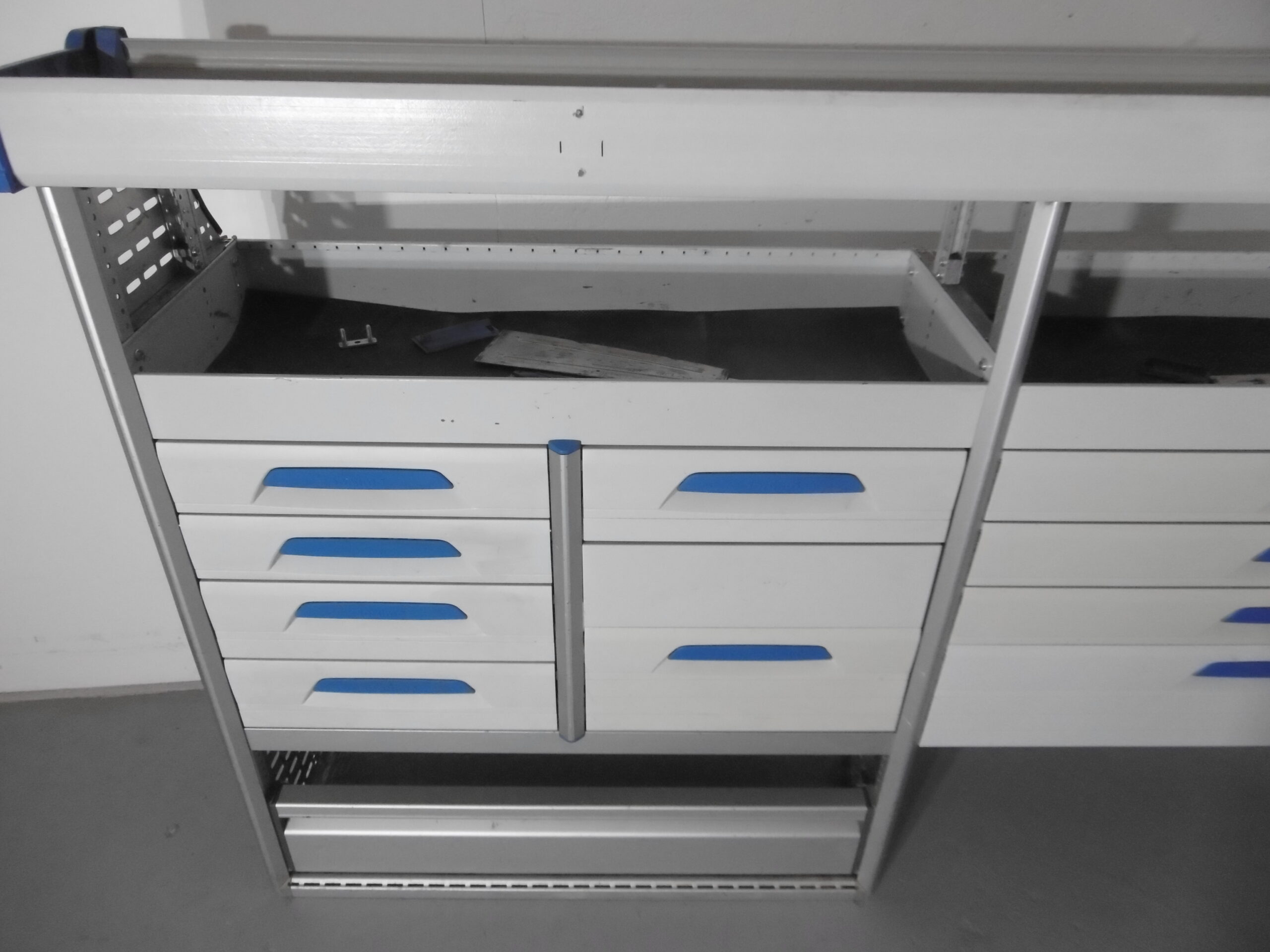 FES GmbH SORTIMO Fahrzeugeinrichtung gebraucht Van Regal Werkbank Regal Trafic T6 Custom Sprinter Transporter Regalsystem – Bild 3