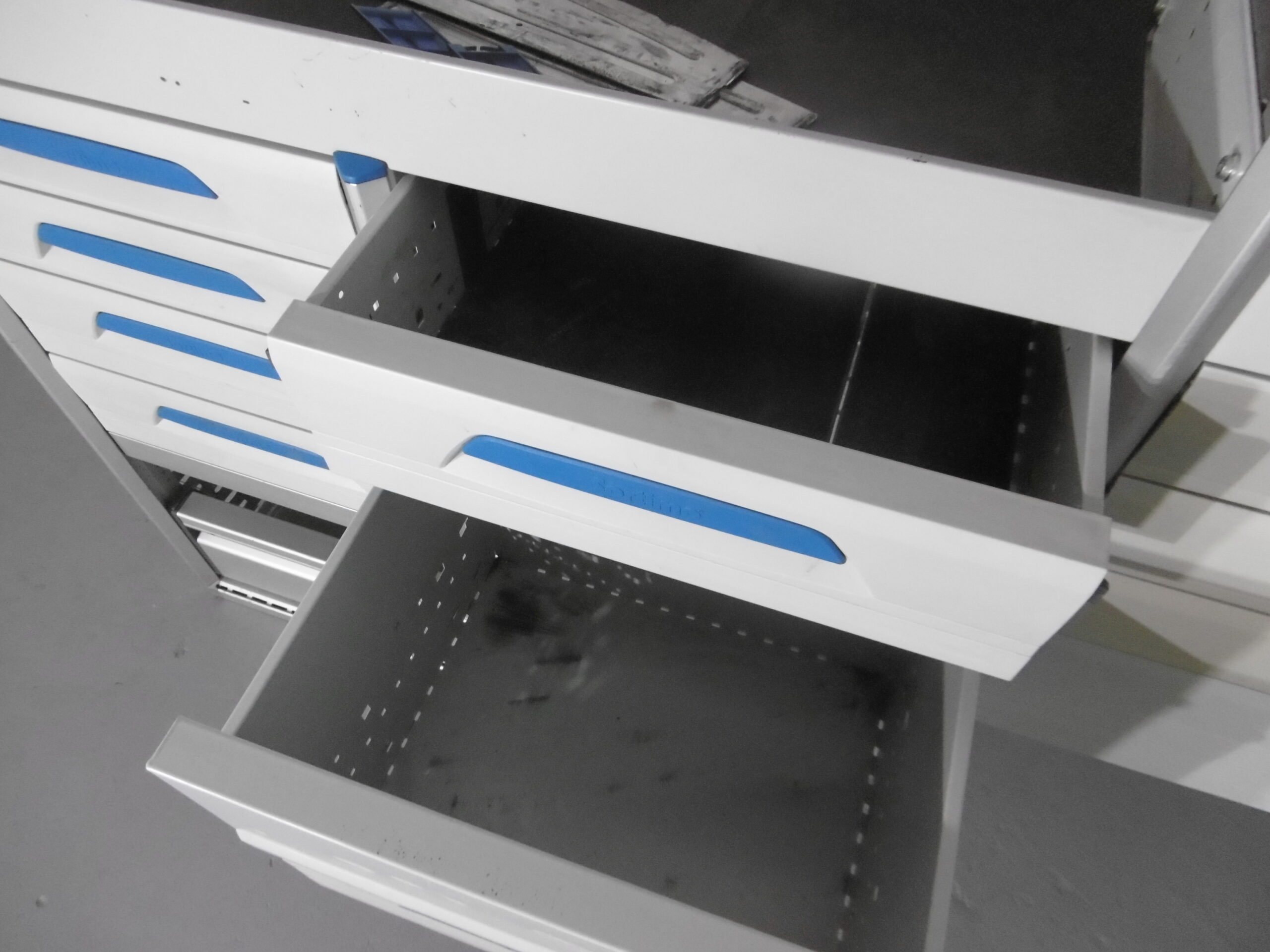 FES GmbH SORTIMO Fahrzeugeinrichtung gebraucht Van Regal Werkbank Regal Trafic T6 Custom Sprinter Transporter Regalsystem – Bild 5