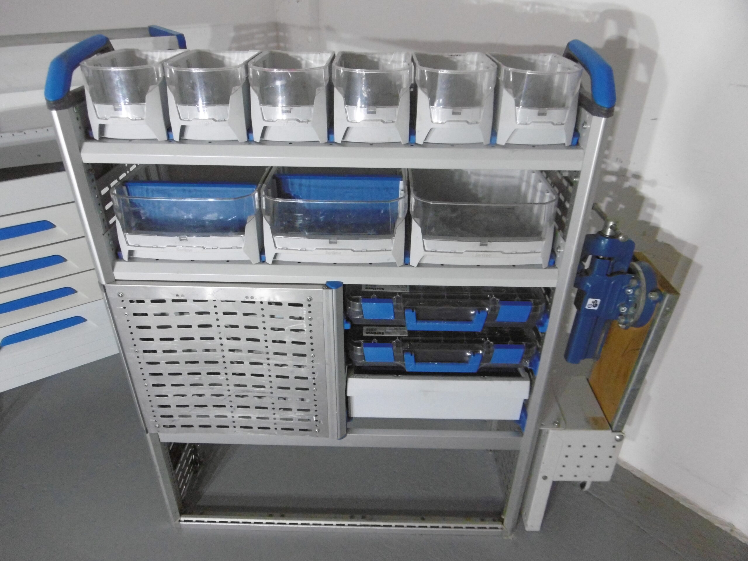 FES GmbH SORTIMO Fahrzeugeinrichtung gebraucht Van Regal Werkbank Regal Trafic T6 Custom Sprinter Transporter Regalsystem – Bild 11