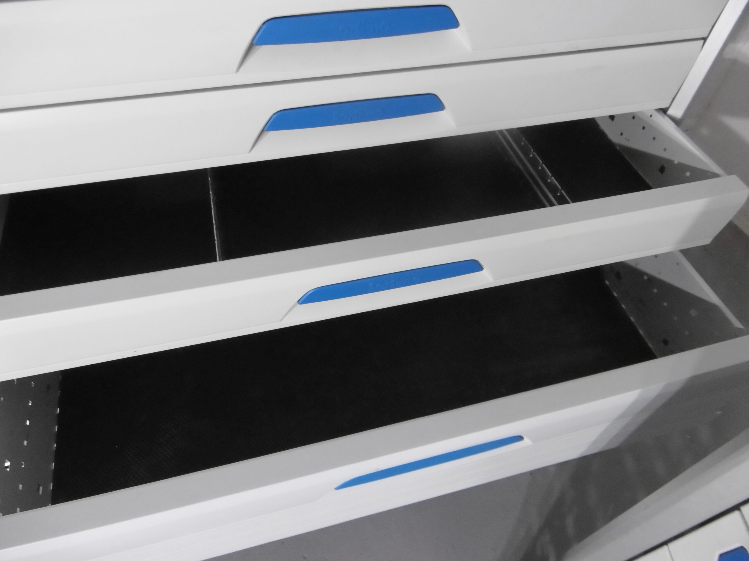 FES GmbH SORTIMO Fahrzeugeinrichtung gebraucht Van Regal Werkbank Regal Trafic T6 Custom Sprinter Transporter Regalsystem – Bild 7