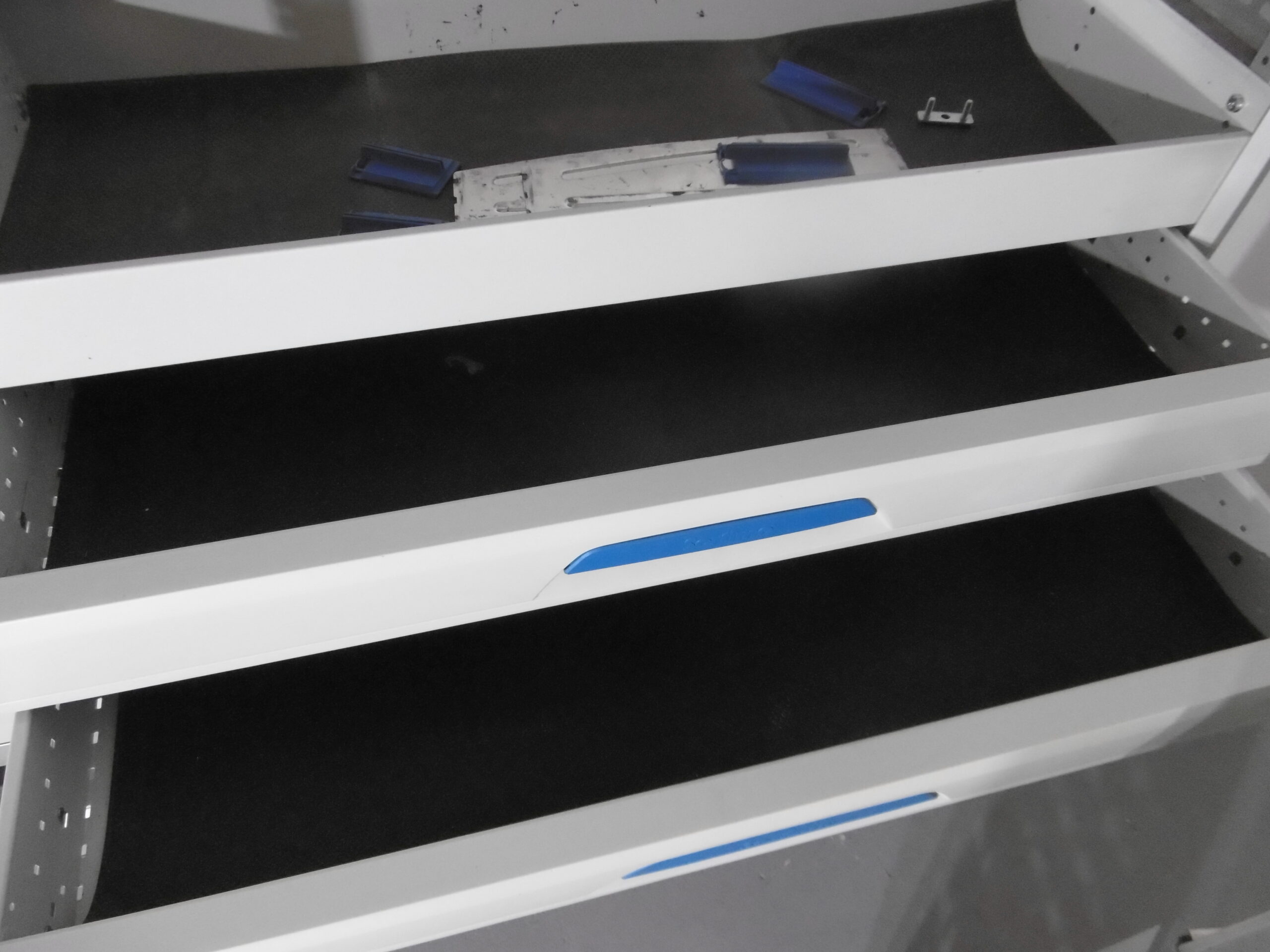 FES GmbH SORTIMO Fahrzeugeinrichtung gebraucht Van Regal Werkbank Regal Trafic T6 Custom Sprinter Transporter Regalsystem – Bild 8